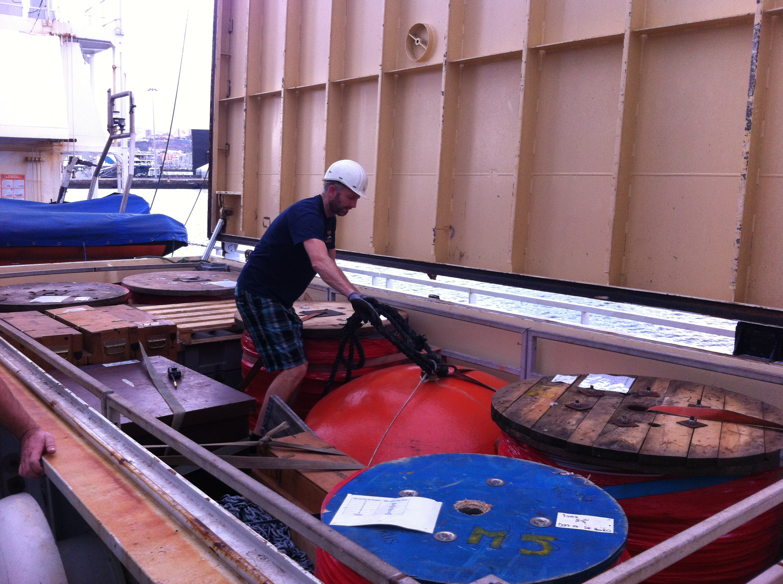 Yvo emptying the flat rack with even more stuff Yvo emptying the flat rack with even more stuff